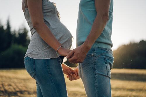 Gravid kvinna med man.