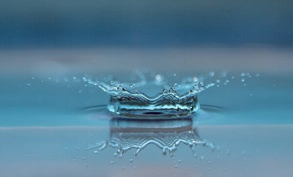 En stillbild av en vattendroppe.