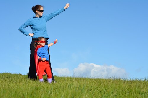Supermammor som beskyddar sina barn