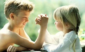 Storasyskon är superhjältar och bästisar på samma gång