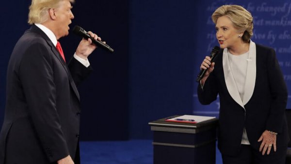 Donald Trump och Hillary Clinton debatterar