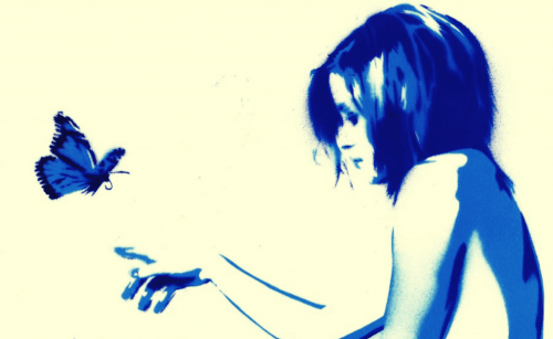 Kvinna med fjäril som behöver lära sig att älska utan anknytning