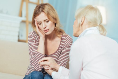 Kvinna som är trött på att prata