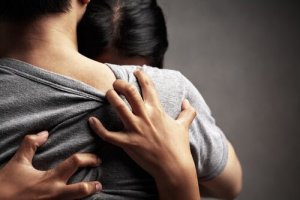3 tydliga tecken på osäkerhet i kärlek