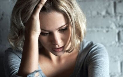 Kvinna som drabbats av antidepressivt utsättningssyndrom