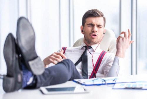 Narcissistiska kollegor gör arbetsplatsen improduktiv.