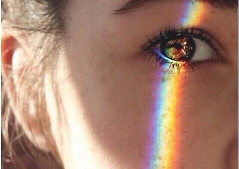 En regnbåge på ögat som ett uttryck för estetisk intelligens