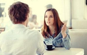 Att lyssna utan empati: emotionell bortkoppling