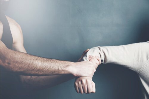 Man tar tag i kvinna