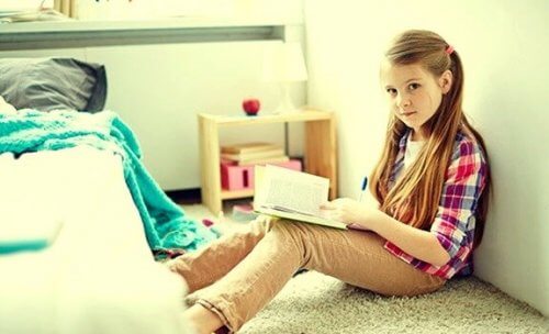 Flicka läser i sitt rum