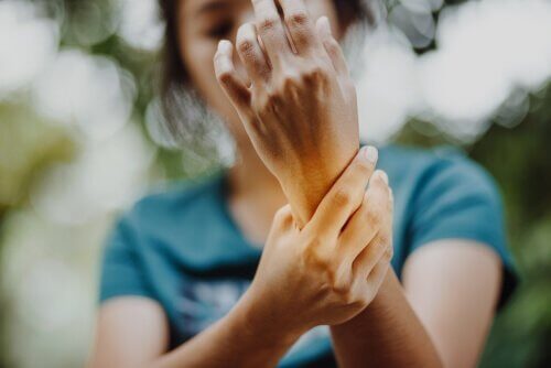 Alien hand-syndromet: när ena handen lever sitt eget liv