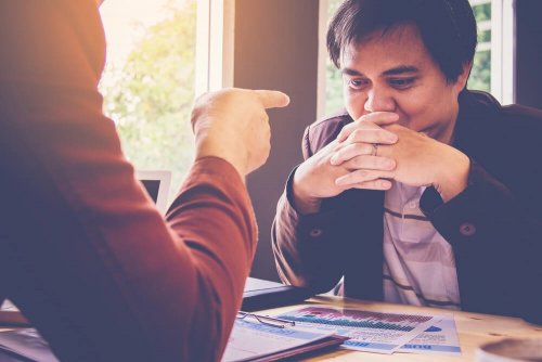 Kommer med pekpinnar