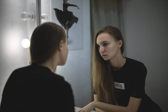 Reflektionen av en kvinna