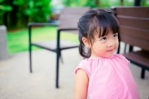 Distraheringsmetoden för att ingjuta disciplin hos barn