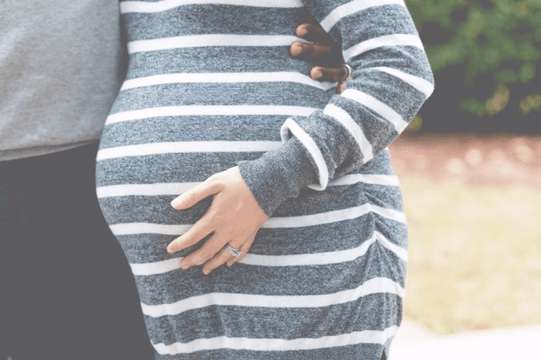 Kvinna som är gravid.