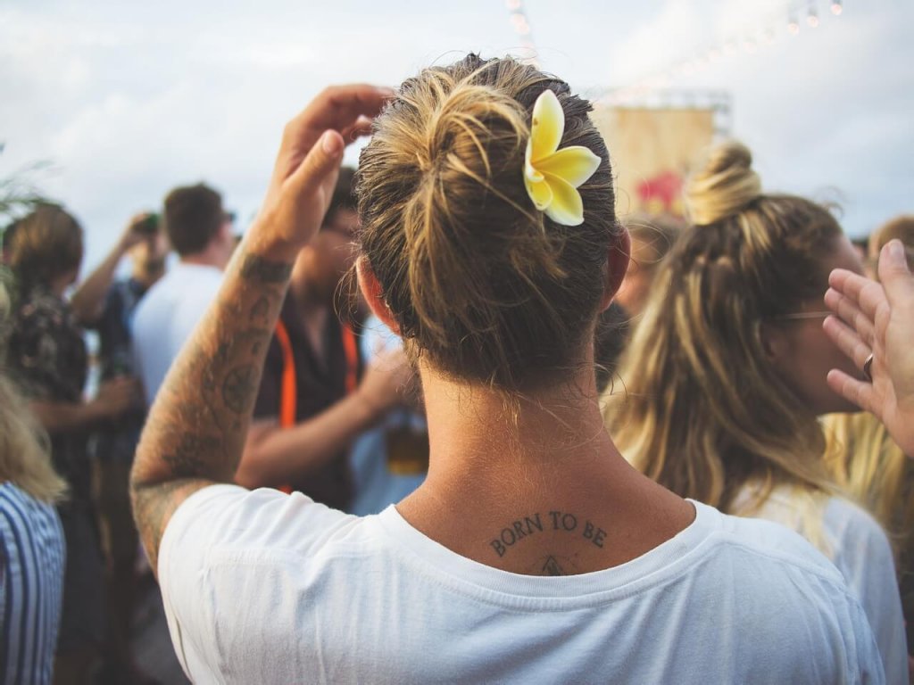 Person med tatueringar
