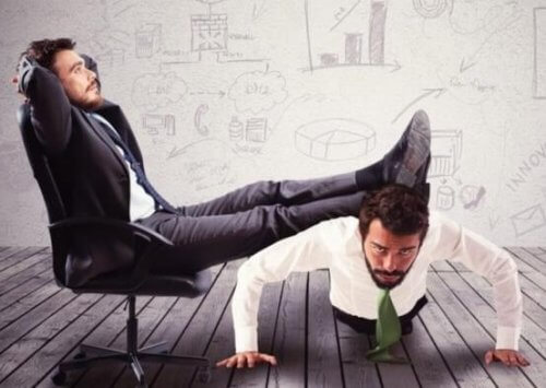 En inkompetent chef som stryker på en hårt arbetande anställd som representerar Peter-principen.