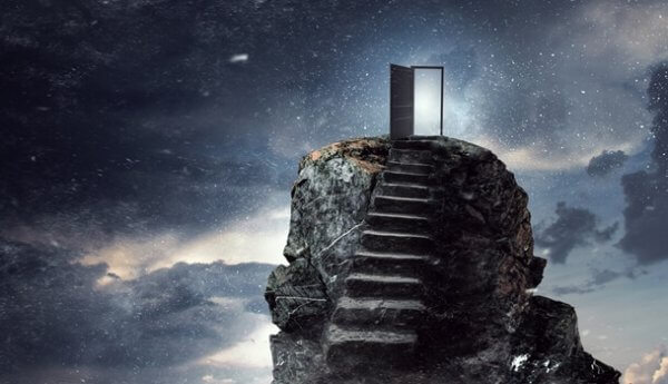 Trappa upp till dörr.