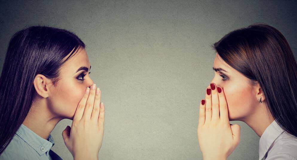 Kvinnor som skvallrar