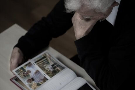 Att väcka gamla minnen som en behandling av demens
