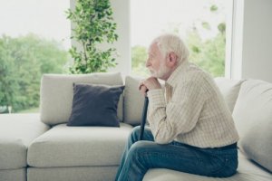 Slavsyndrom hos äldre: utnyttjande på ålderns höst