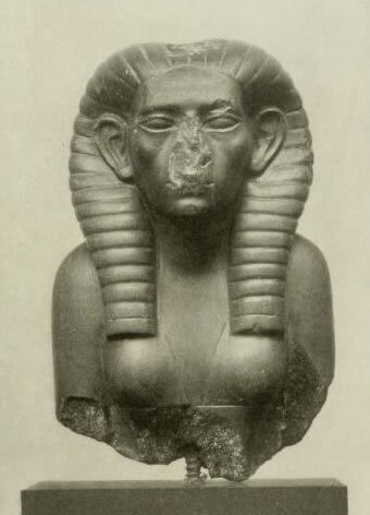 En skulptur av Sobekneferu.