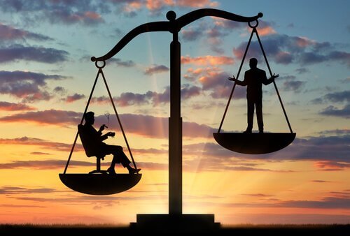 Media behandlar vuxna som barn