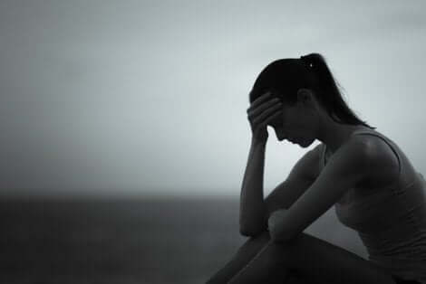 Kvinna drabbad av själviskhet inom relationer