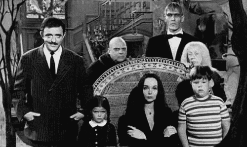 Äldre bild på familjen Addams.