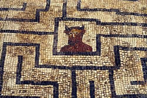 Mosaikmålning av minotaur.
