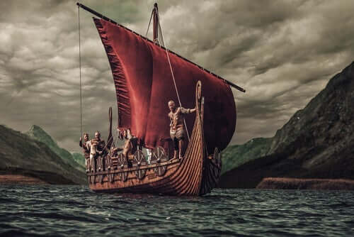 Skepp i fjord.
