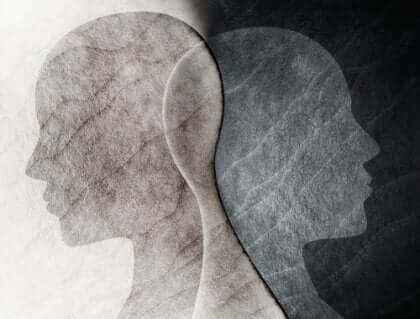 Två mänskliga profiler överlappar varandra.