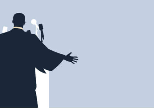 Man som håller tal.