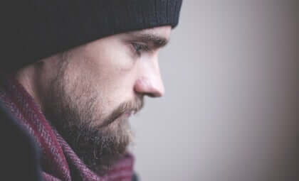 Man som känner sig besviken.