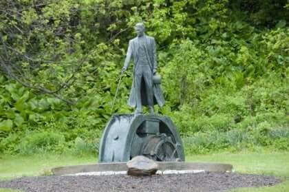 En staty av Nikola Tesla.