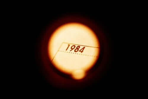 1984 är titeln på den mest berömda romanen av George Orwell.