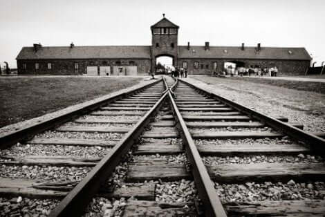 Järnväg vid koncentrationsläger