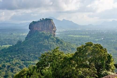 En bild som visar ett naturligt landskap i Sri Lanka.