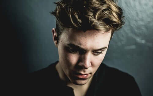 En man som vill lära sig att handskas med förtvivlan