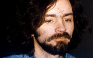 Psykologin bakom Charles Mansons onda kult
