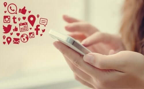 Person med mobiltelefon