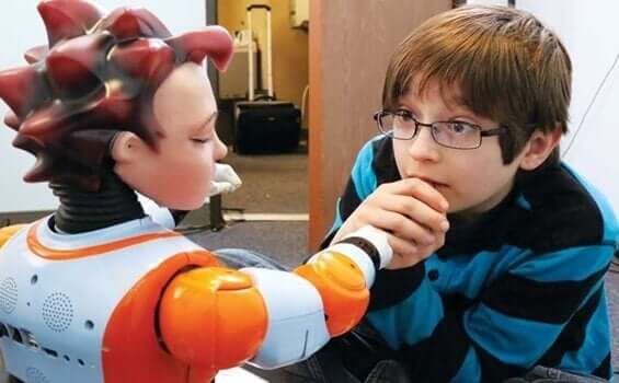 Robotar och barn med autism: hur kan de hjälpa?