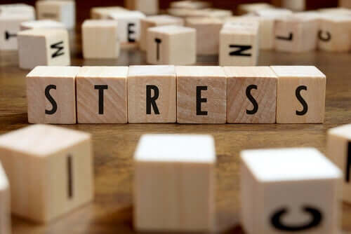 Ordet stress.