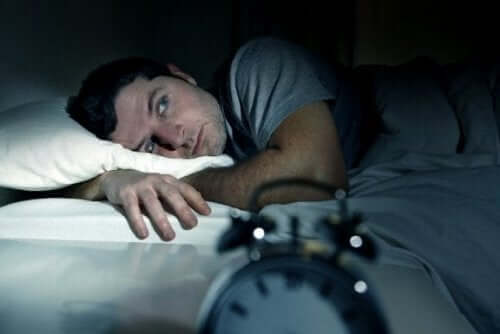 Att gå till sängs arg kan göra dig sömnlös