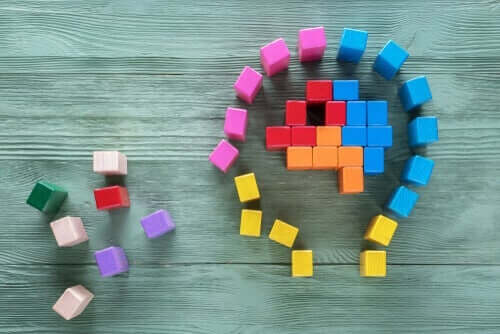 Block som bildar formen på ett mänskligt huvud