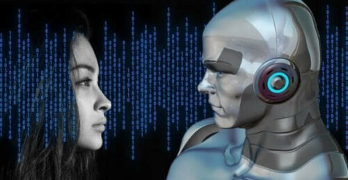 En kvinnas ansikte framför robot med artificiell intelligens