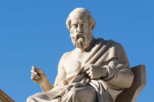 Staty av Platon: filosofen som gav namn åt konceptet med platonsk kärlek