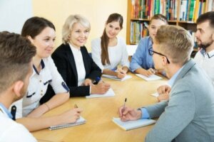 Vad är länken mellan utbildning och politiska åsikter?