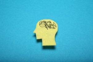 Vilken roll spelar kognitiva faktorer vid psykisk ohälsa?