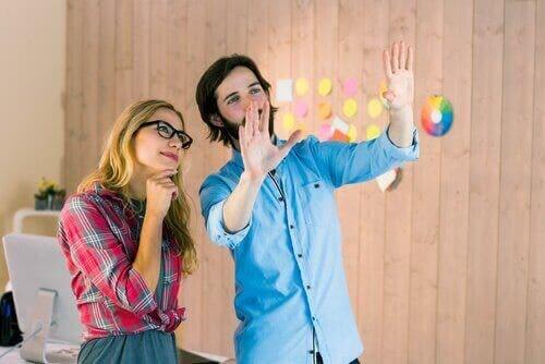 Två vänner visualiserar framtiden